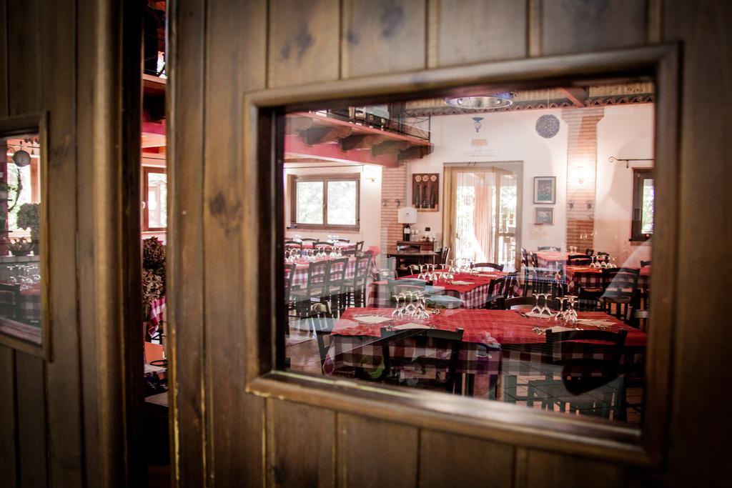 La Taverna Dei Briganti Hotel Cotronei Buitenkant foto